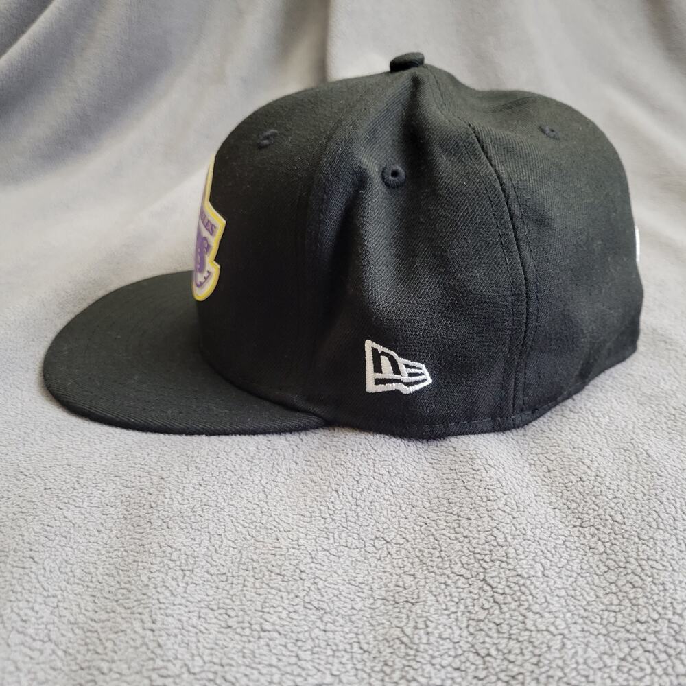 LOS ANGELES LAKERS Hat Cap Black Fitted Embossed Logo New Era Purple Yellow NBA - Picture 3 of 10